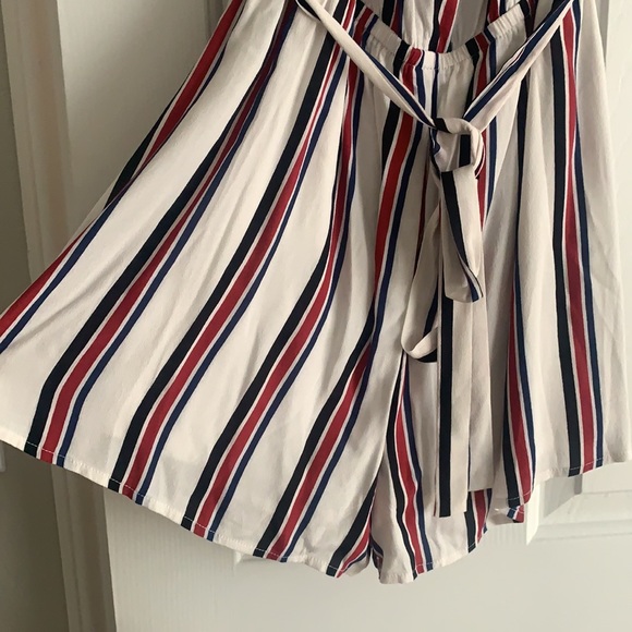 Express Off Shoulder Striped Romper - Picture 3 of 3